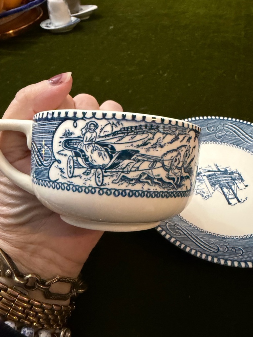Vintage Royal China “Currier&Ives” blue and white tea cup and saucer set - Picture 6 of 10
